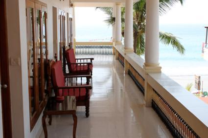 Beach Florra Inn Ковалам Екстериор снимка